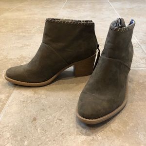 Qupid olive green booties